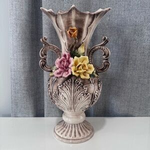 Capodimonte elegant Floral  Vase with Pink and Yellow flowers. Made in Italy